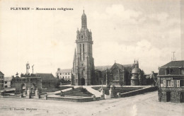 Pleyben * La Place De L'église , Monument Religieux - Pleyben