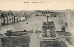 Pleyben * La Grande Place Du Village - Pleyben