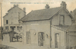 ORGERUS-BEHOUST - La Gare Et L'hôtel De La Gare. - Gares - Sans Trains