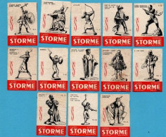 13 ÉTIQUETTES DE BOITES D'ALLUMETTES STORME - HISTOIRE - FOND ROUGE - Matchbox Labels