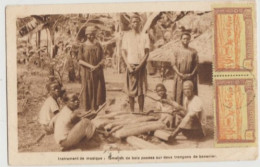CAMEROUN -CPA-Lamelles De Bois Posées Sur Deux Tronçons De Bananier Instrument De Musique N°109x 2  //Circulée -Animée - Brieven En Documenten