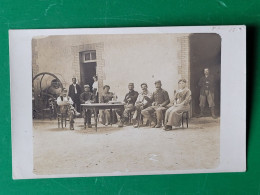 Carte Photo ,militaires Aux Repos - Personnages