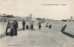 Les Sables D'olonne * Vue Sur Les Jetées * Promeneurs - Sables D'Olonne