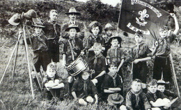 "Scouts, 1910" Robert Baden-Powell Movement, Good Citizens & Leaders, 'Scouting For Boys' Handbook [CPM Nostalgia Card] - Children And Family Groups