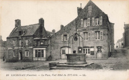 Locronan * La Place Du Village Et Vieil Hôtel Du XVIème * Hôtel Des Touristes - Locronan