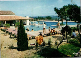 ROQUEBRUNE Sur ARGENS  - Domaine Des Baux : La Piscine     Cachet Postal. 1984 - Roquebrune-sur-Argens