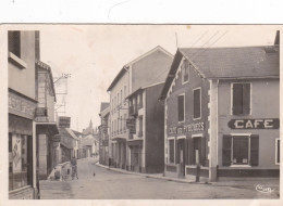 LANNEMEZAN  -  HAUTES-PYRENNEES  -  (65)  -  CPA   -  CAFE  DES  PYRENEES  -  AVENUE  DE  LA  GARE. - Lannemezan