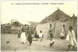 Sénégal. Scène De Vie D'un Village Indigène Dans Les Environs De Dakar.cpa Envoyée De Rufisque. - Senegal