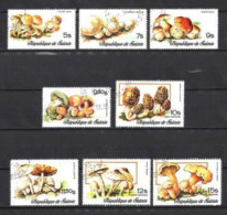 Champignons Guinée 1977 (36) Yvert N° 576 à 580 Et PA 110 à 112 Oblitérés Used - Mushrooms