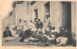 CPA ALGER / TYPES ALGERIENS / CAFE MAURE ET MUSICIENS / Cliché Rare - Autres & Non Classés