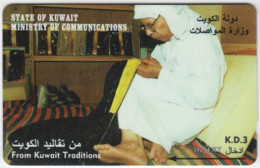 KUWAIT A-141 Magnetic Comm. - People, Tradtional Woman - 24KWTA - Used - Kuwait