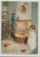 Vintage. Petite Fille Qui Prie Devant Le Sapin De Noël. 1963 - Escenas & Paisajes