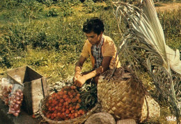 1 AK Réunion * Marchand De Letchis - Letchi Händler Auf Reunion - Übersee-Departement Von Frankreich Im Indischen Ozean - Réunion