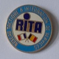 Pin's  Militaire, RITA, RESEAU  TACTIQUE  A  INTEGRATION  DE  SERVICES  FRANCO-ALLEMAND  Avec  Drapeaux - Army