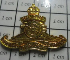 1920  Pin's Pins / Beau Et Rare / MILITARIA / INSIGNE ARTILLERIE ANGLAISE UBIQUE Etc ... - Militair & Leger