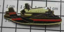 1920  Pin's Pins / Beau Et Rare / AVIATION / AVION NASA NAVETTE SPATIALE ET BOEING 747 PORTEUR - Spazio