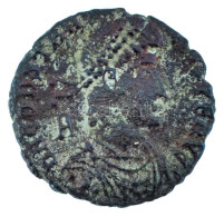 Római Birodalom / Siscia / II. Constantius 337-361. AE20 Bronz (2,96g) Kapszulában T:VF Roman Empire / Siscia / Constant - Ohne Zuordnung