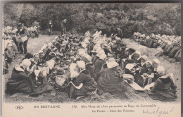 29 HUELGOAT  Une Noce De 1500 Personnes Au Pays De Cornouaille  Le Festin -Côté Des Femmes SUP PLAN Env. 1910 RARE - Huelgoat