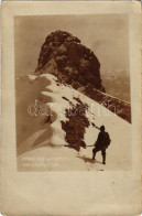 ** T3 Tuxer Alpen, Tux Alps (?) ; Hiker, Mountain Peak, Photo (gyűrődések, Creases) - Ohne Zuordnung