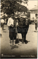 * T2 Lukovit, Marktscene Nord-Bulgarien / Észak-Bulgária, Piac Jelenet, Gazda Sétabottal és Láncon ökörrel / Bulgarian F - Non Classés