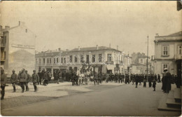 * T2/T3 1917 Bucharest, Bukarest, Bucuresti, Bucuresci; Német Katonák / WWI German Military, Soldiers. Photo (EK) - Ohne Zuordnung