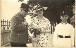 ** T2 Magyar őrnagy úr és Az Utánpótlás, Kiskatona / Hungarian Military Officer And Cadet. Photo - Non Classés