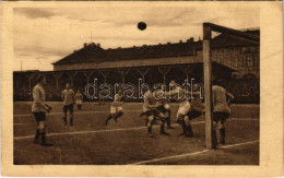 T2/T3 1924 FTC-MTK Labdarúgó Mérkőzés 1913. Március 16. Corner Helyzet, A Jól Helyezkedő Borbást Knapp Lefogja. Kiadja A - Ohne Zuordnung