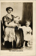 T2/T3 1916 Zita Királyné Gyermekeivel / Queen Zita Of Bourbon-Parma (wife Of Charles I Of Austria) And Their Children +  - Non Classificati