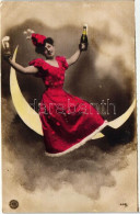 T4 New Year, Lady With Champagne (pinhole) - Ohne Zuordnung