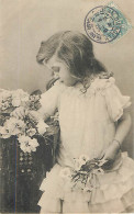 PETITE FILLE AVEC FLEURS - Deux Cartes  - Portretten