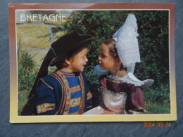 FOLKLORE DE BRETAGNE - Costumes