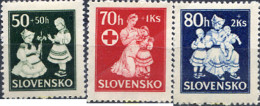 728046 HINGED ESLOVAQUIA 1943 PRO INFANCIA - Unused Stamps