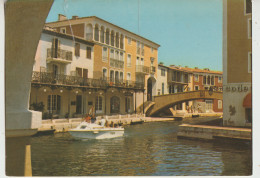 Port-Grimaud 83  Carte G  F Circulée Timbrée_Cité Lacustre_Promenade Sur Le Canal Occidentale Animée - Port Grimaud