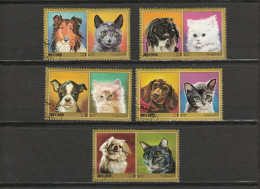 Umm Al Qiwain - 5 Timbres Chats Et Chiens - Année 1972 Mi 663A 662A 666A 673A Et 667A - Umm Al-Qaiwain