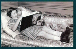 "Princess Margaret,1940" Relaxes,book, Royal Corgis, Loving Family Environment, Duke-Duchess Of York[CPM Nostalgia Card] - Children And Family Groups