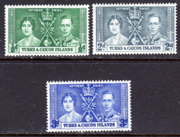 TURKS & CAICOS - 1937 CORONATION SET (3V) LIGHTLY MOUNTED MINT LMM * SG 191-193 - Turks & Caicos (I. Turques Et Caïques)