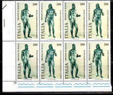 ITALIA REPUBBLICA ITALY 1981 I BRONZI DI RIACE SERIE COMPLETA COMPLETE SET QUARTINA ANGOLO DI FOGLIO IN BLOCCO BLOCK MNH - 1981-90:  Nuovi