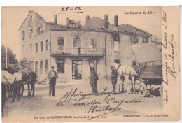 MILITARIA - GUERRE 1914 - UN CAFE A  BADONVILLER BOMBARDE DEVANT LA GARE - MILITAIRE - Oorlog 1914-18