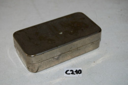 C210 Ancienne Petite Boite En Métal - Stérilisation Médecine - Cajas/Cofres