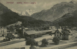 Interlaken - Bahnhof, Mönch Und Jungfrau - Gares - Avec Trains