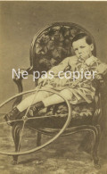 ENFANT AU CERCEAU Vers 1865 Photo D'après Peinture Mayer & Pierson Paris - Ancianas (antes De 1900)