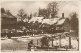 PC35148 Interesting Winter Scene Of Anne Hathaways Cottage Stratford Upon Avon. - Wereld