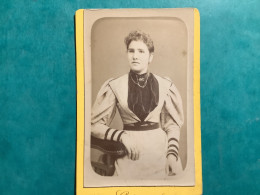 Photo Cdv Jeune Femme élégante Photographie Des Arts Chateauneuf - Personas Anónimos