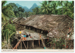 MALAYSIA - BENUK LONGHOUSE, SARAWAK (PUB. JOHN HINDE) / THEMATIC STAMPS-BUTTERFLIES - Maleisië