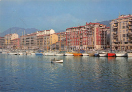 CPM - 06 - NICE - Vue Du Port Et Le Quai Des Docks. - Transport (sea) - Harbour