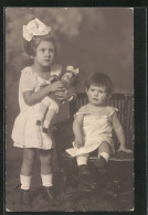 Foto-AK Grosse Schwester Mit Puppe Und Bruder  - Usados