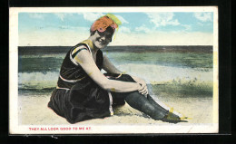 Foto-AK Dame In Strandbekleidung Vor Dem Meer  - Mode