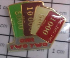 1920 Pin's Pins / Beau Et Rare / JEUX / PLAQUES DE CASINO ONE TWO TWO Couché Médor ! - Giochi