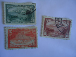 ECUADOR  USED   3  STAMPS MOUNTAINS - Ecuador