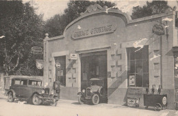 PAUILLAC  EN GIRONDE  GARAGE FORTAGE   CPA  CIRCULEE QUELQUES PETITES TRACES BLANCHES  CPA  TRES RARE - Pauillac